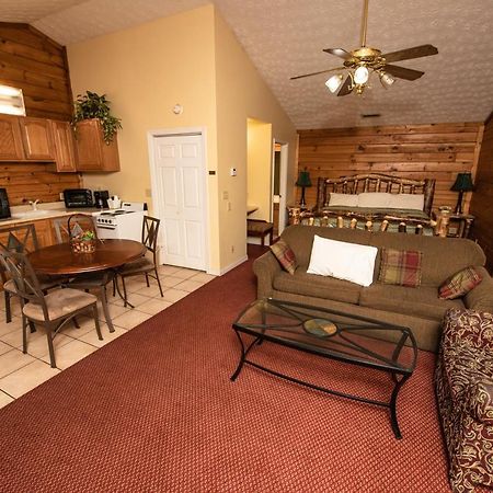Cabin Close To Parkway Rd With River View Pigeon Forge Extérieur photo
