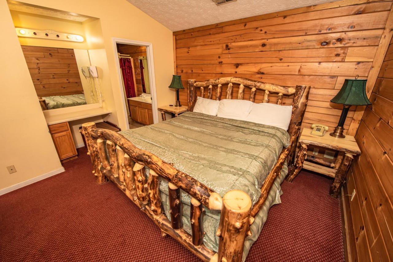 Cabin Close To Parkway Rd With River View Pigeon Forge Extérieur photo