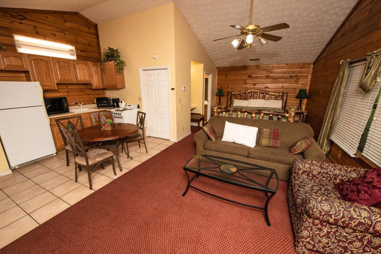 Cabin Close To Parkway Rd With River View Pigeon Forge Extérieur photo