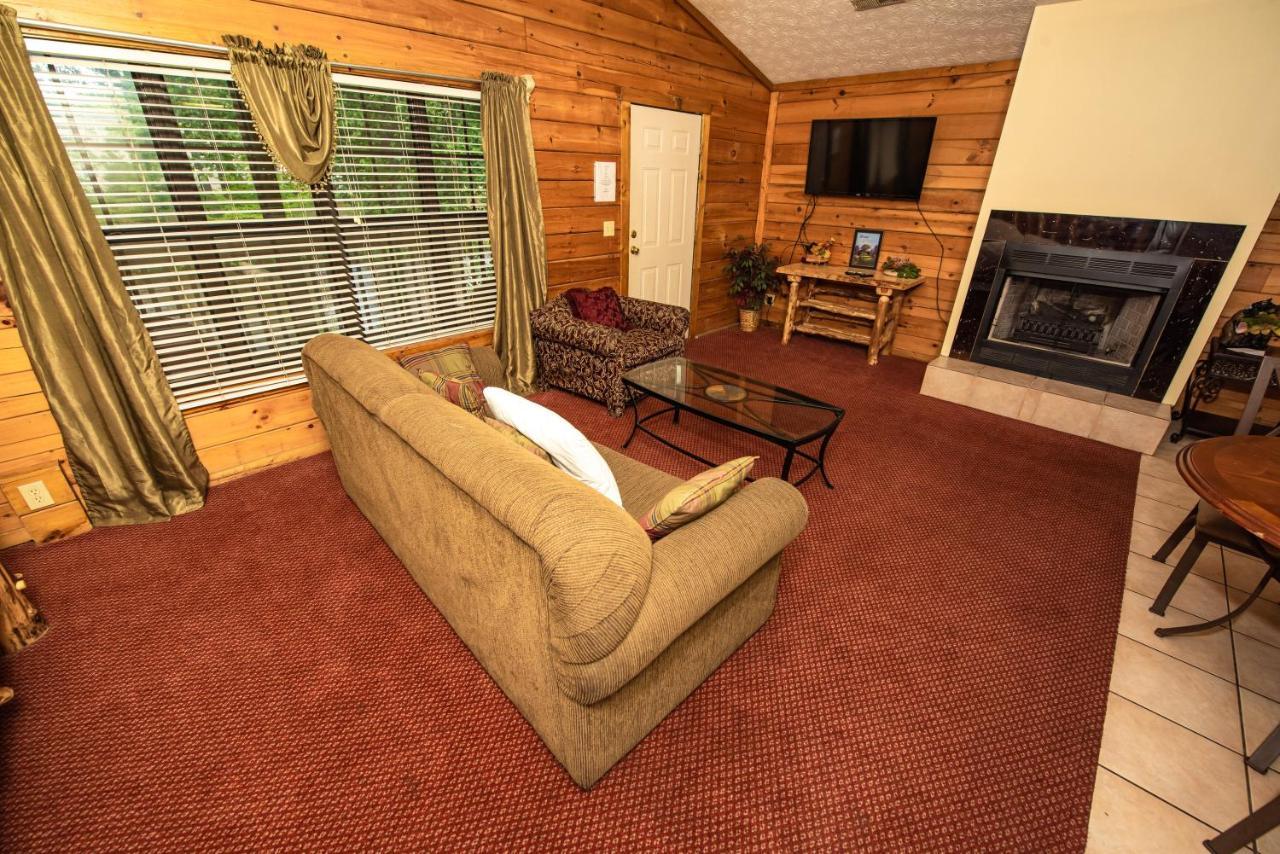 Cabin Close To Parkway Rd With River View Pigeon Forge Extérieur photo